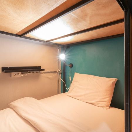 4Share Hostel (Adults Only) Bangkok Bagian luar foto