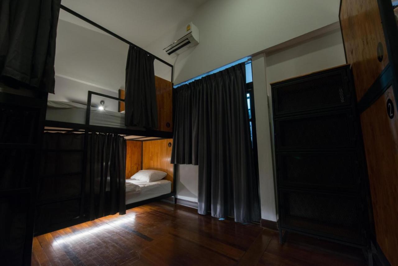 4Share Hostel (Adults Only) Bangkok Bagian luar foto