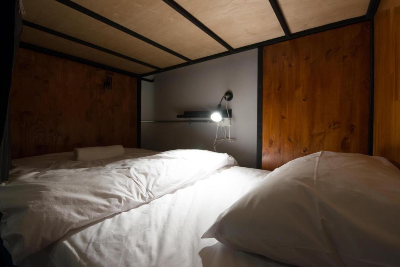 4Share Hostel (Adults Only) Bangkok Bagian luar foto