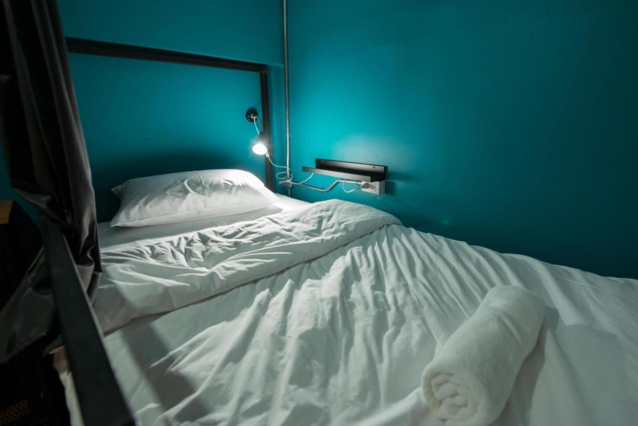 4Share Hostel (Adults Only) Bangkok Bagian luar foto