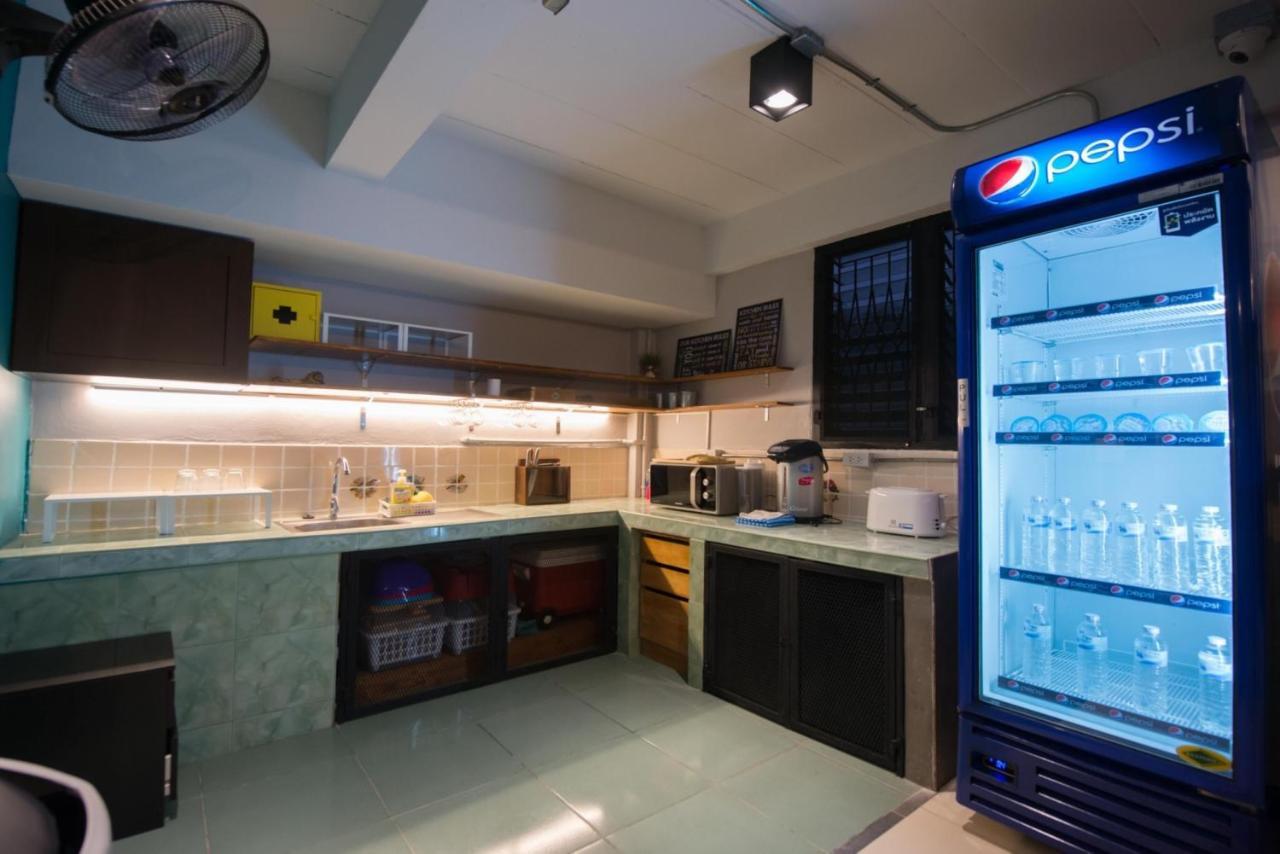 4Share Hostel (Adults Only) Bangkok Bagian luar foto