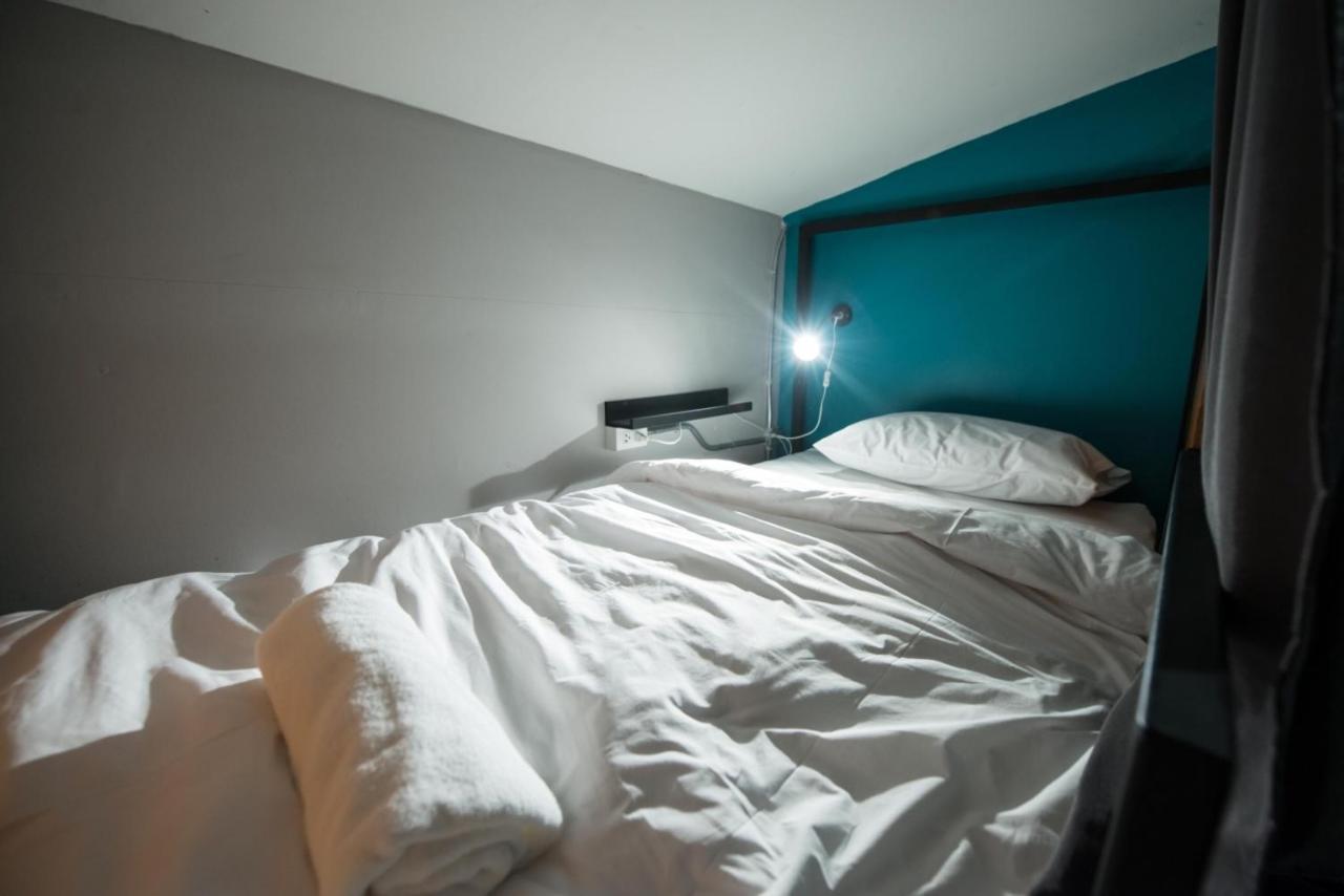 4Share Hostel (Adults Only) Bangkok Bagian luar foto