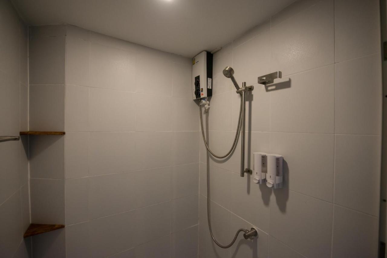4Share Hostel (Adults Only) Bangkok Bagian luar foto