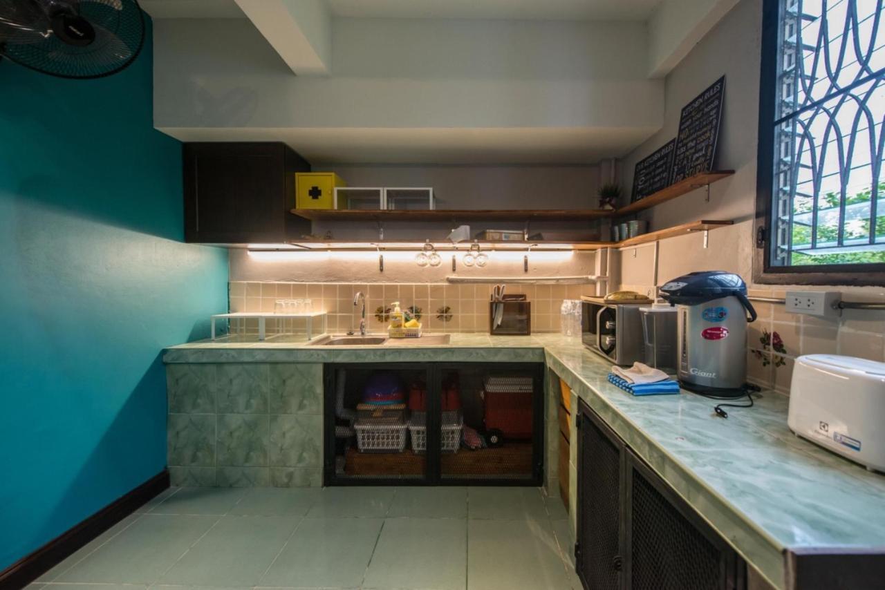 4Share Hostel (Adults Only) Bangkok Bagian luar foto