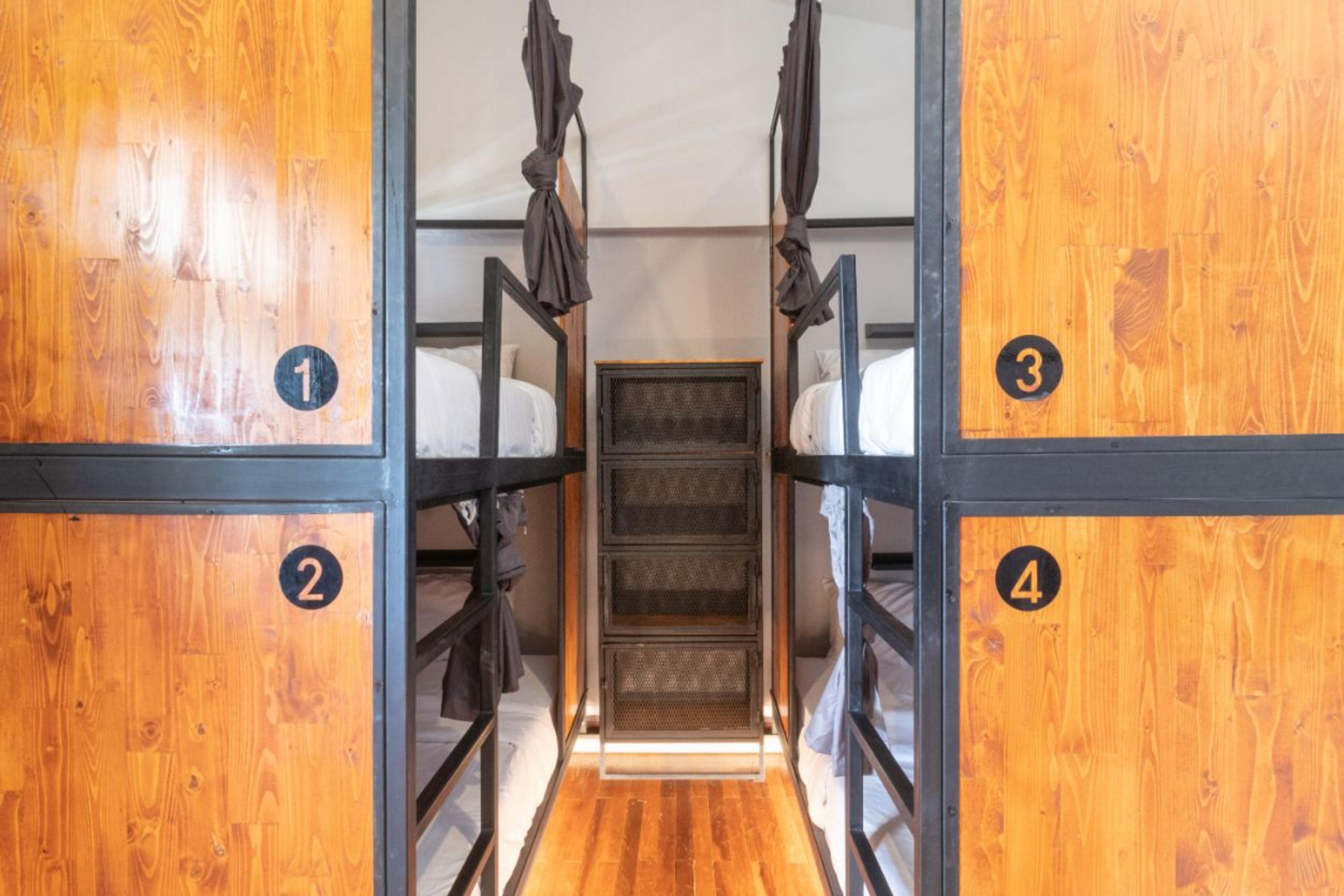 4Share Hostel (Adults Only) Bangkok Bagian luar foto