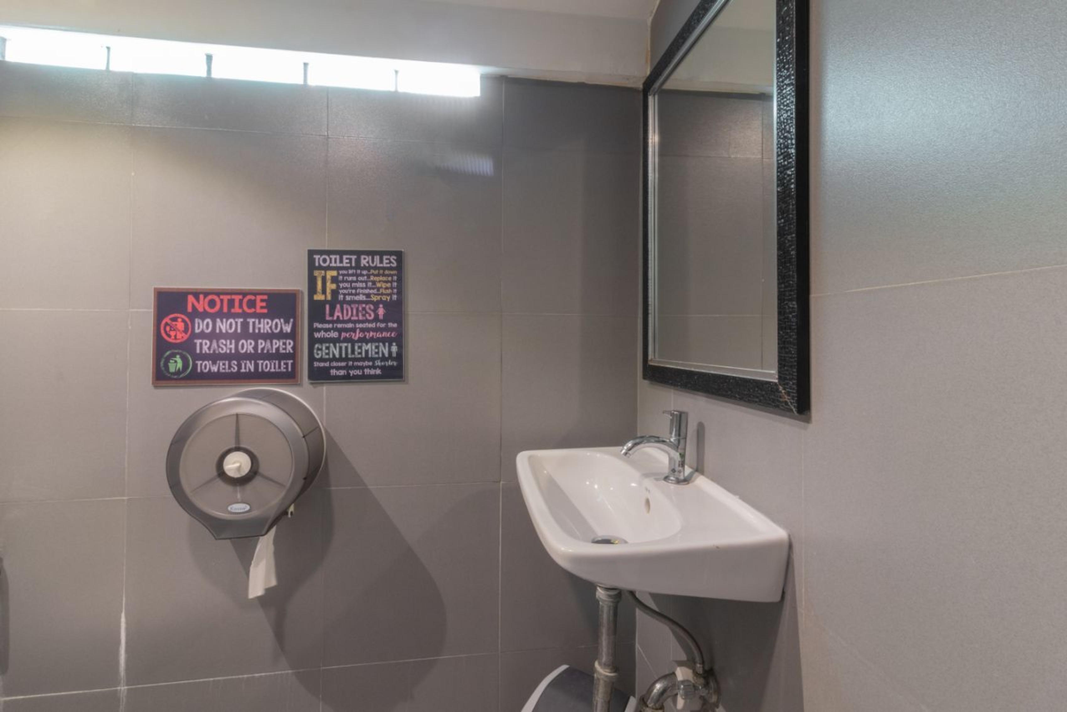 4Share Hostel (Adults Only) Bangkok Bagian luar foto