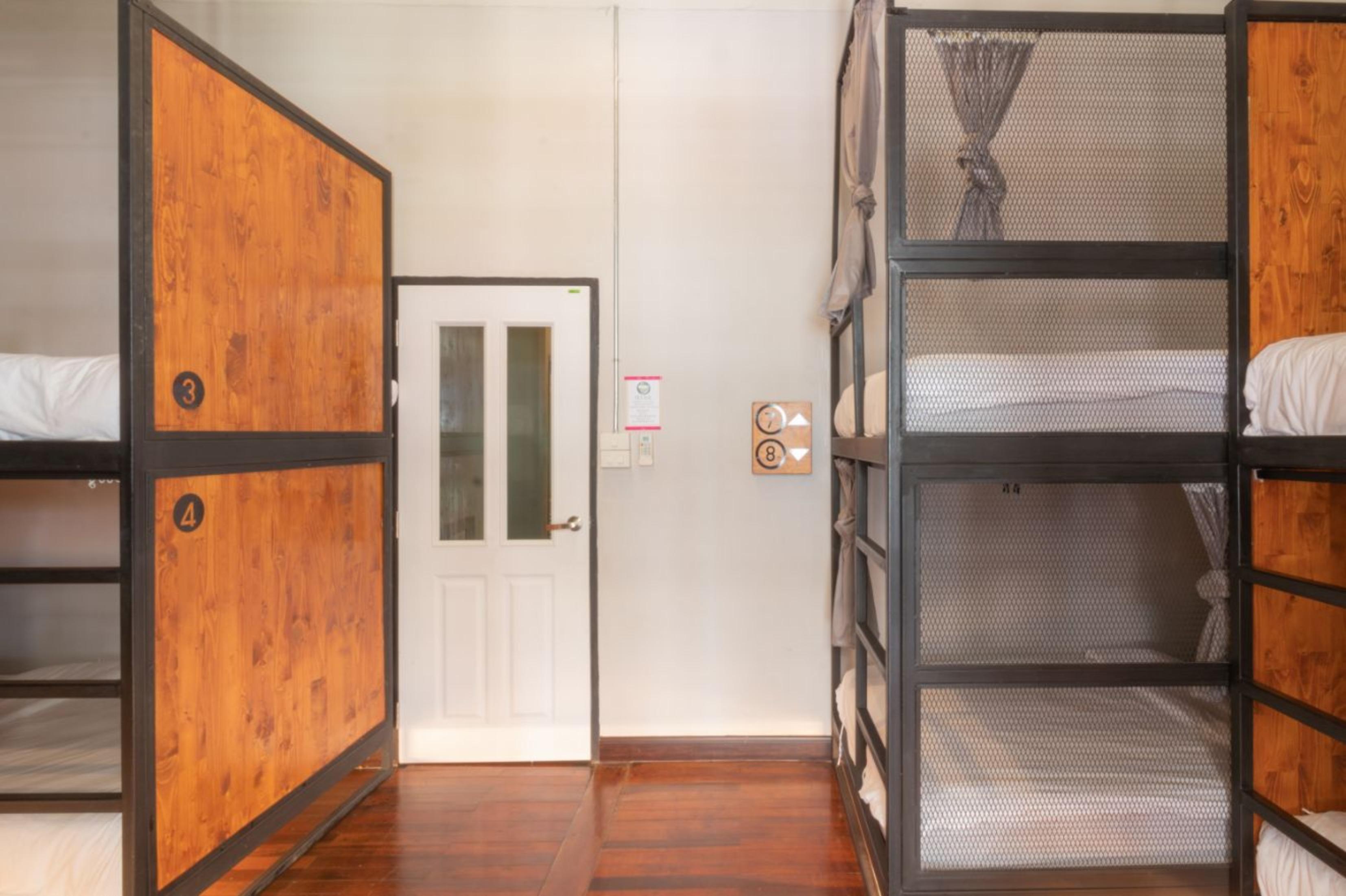 4Share Hostel (Adults Only) Bangkok Bagian luar foto