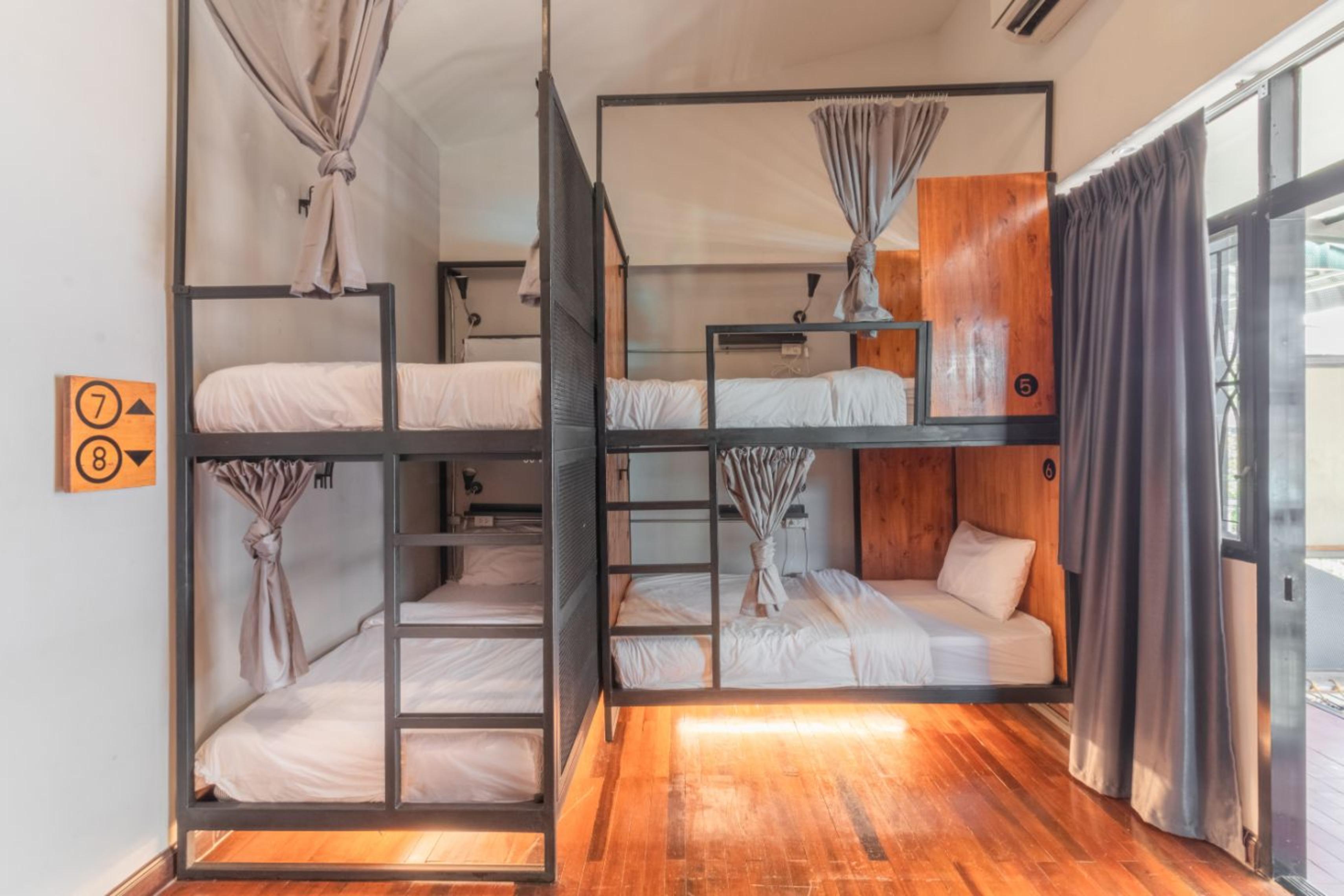 4Share Hostel (Adults Only) Bangkok Bagian luar foto