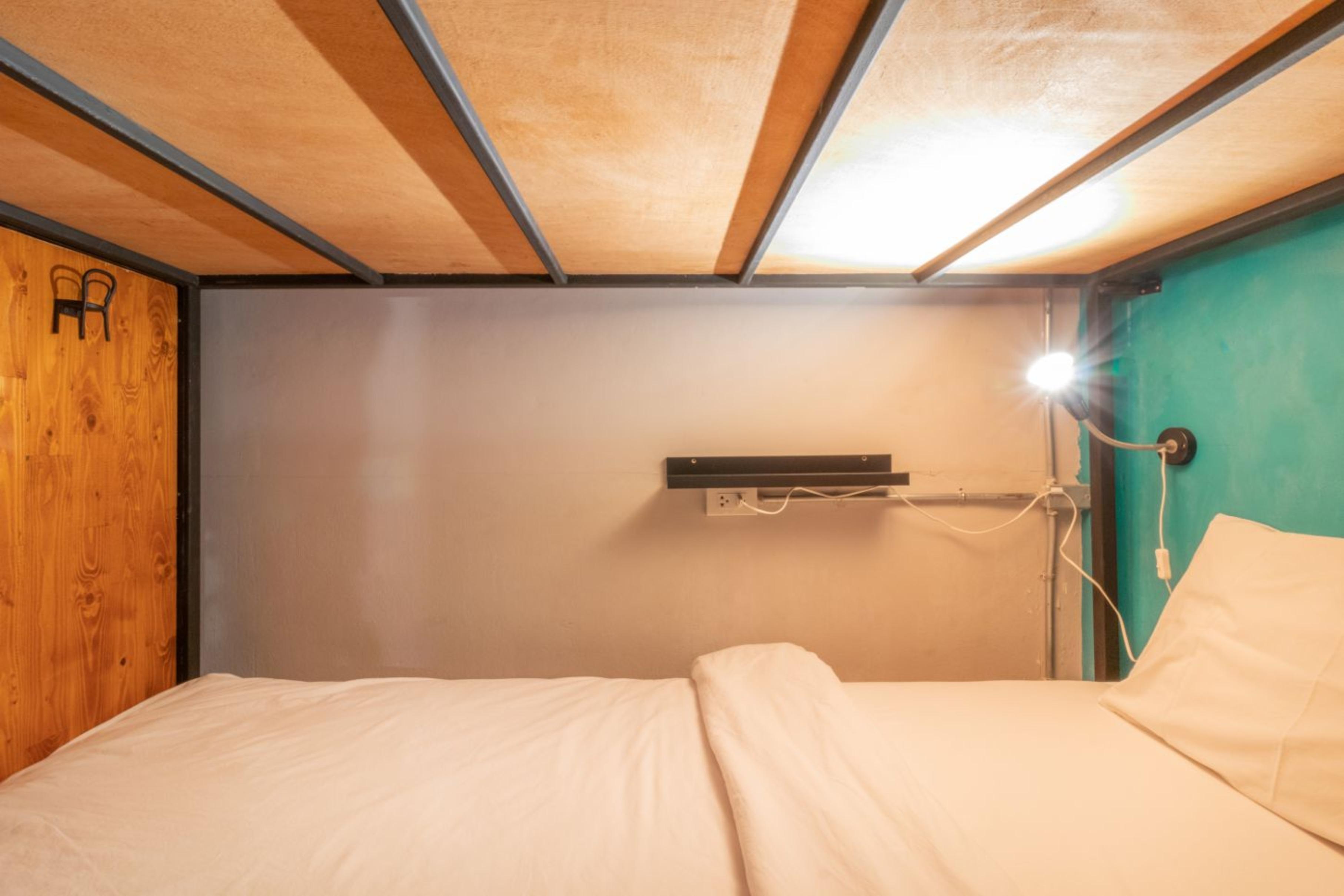 4Share Hostel (Adults Only) Bangkok Bagian luar foto