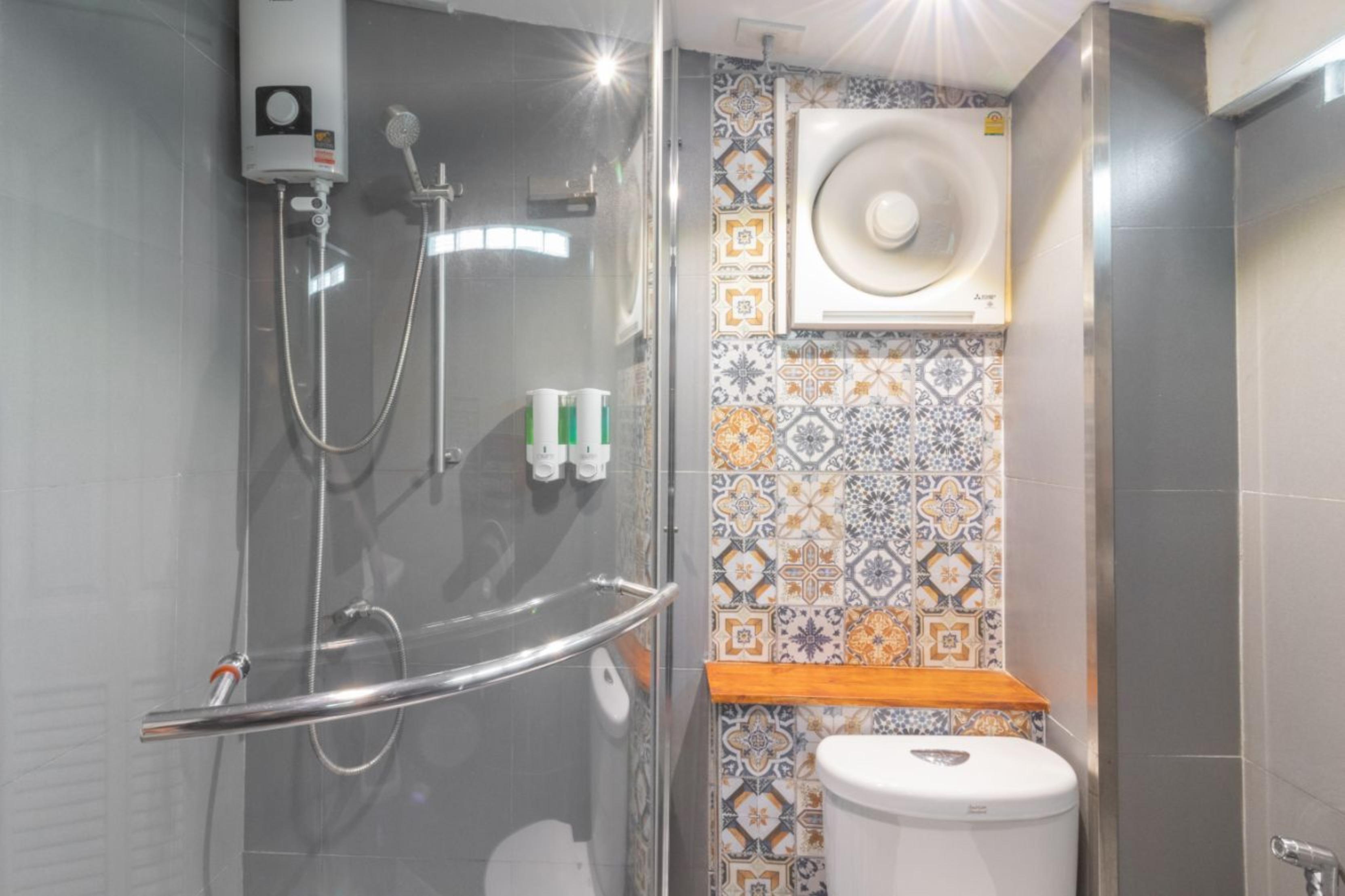 4Share Hostel (Adults Only) Bangkok Bagian luar foto
