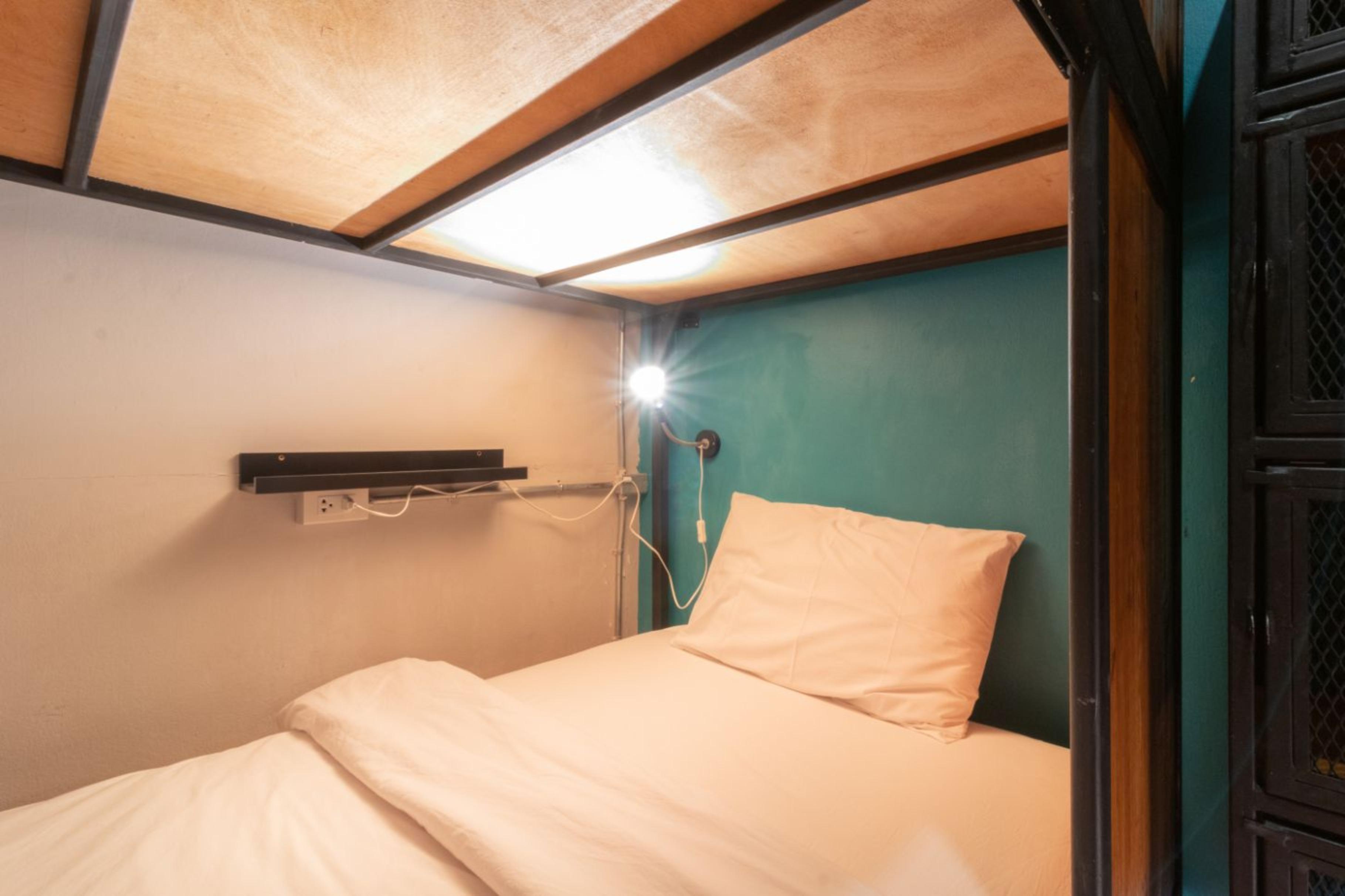 4Share Hostel (Adults Only) Bangkok Bagian luar foto