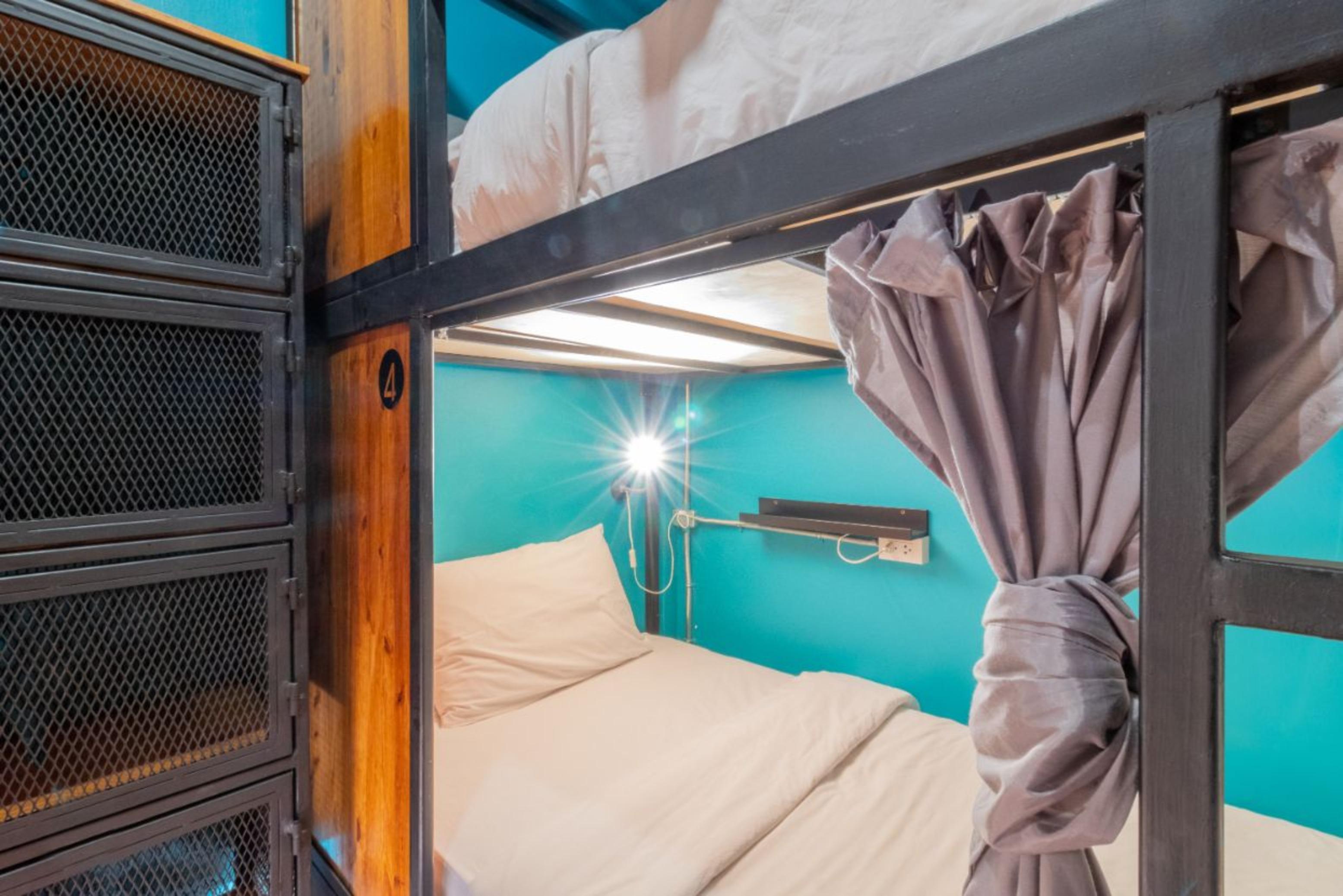 4Share Hostel (Adults Only) Bangkok Bagian luar foto