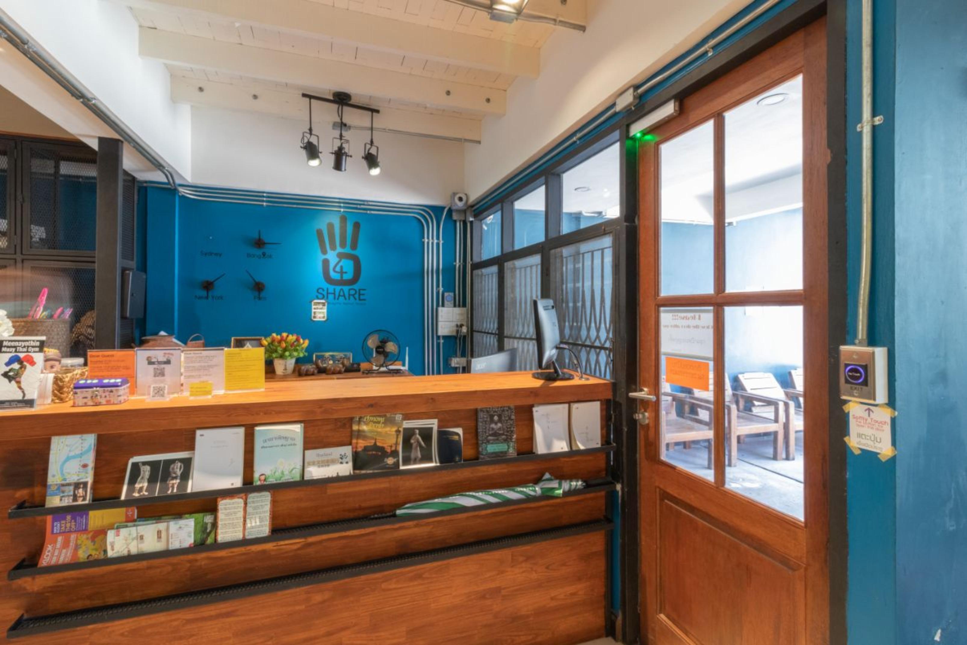 4Share Hostel (Adults Only) Bangkok Bagian luar foto