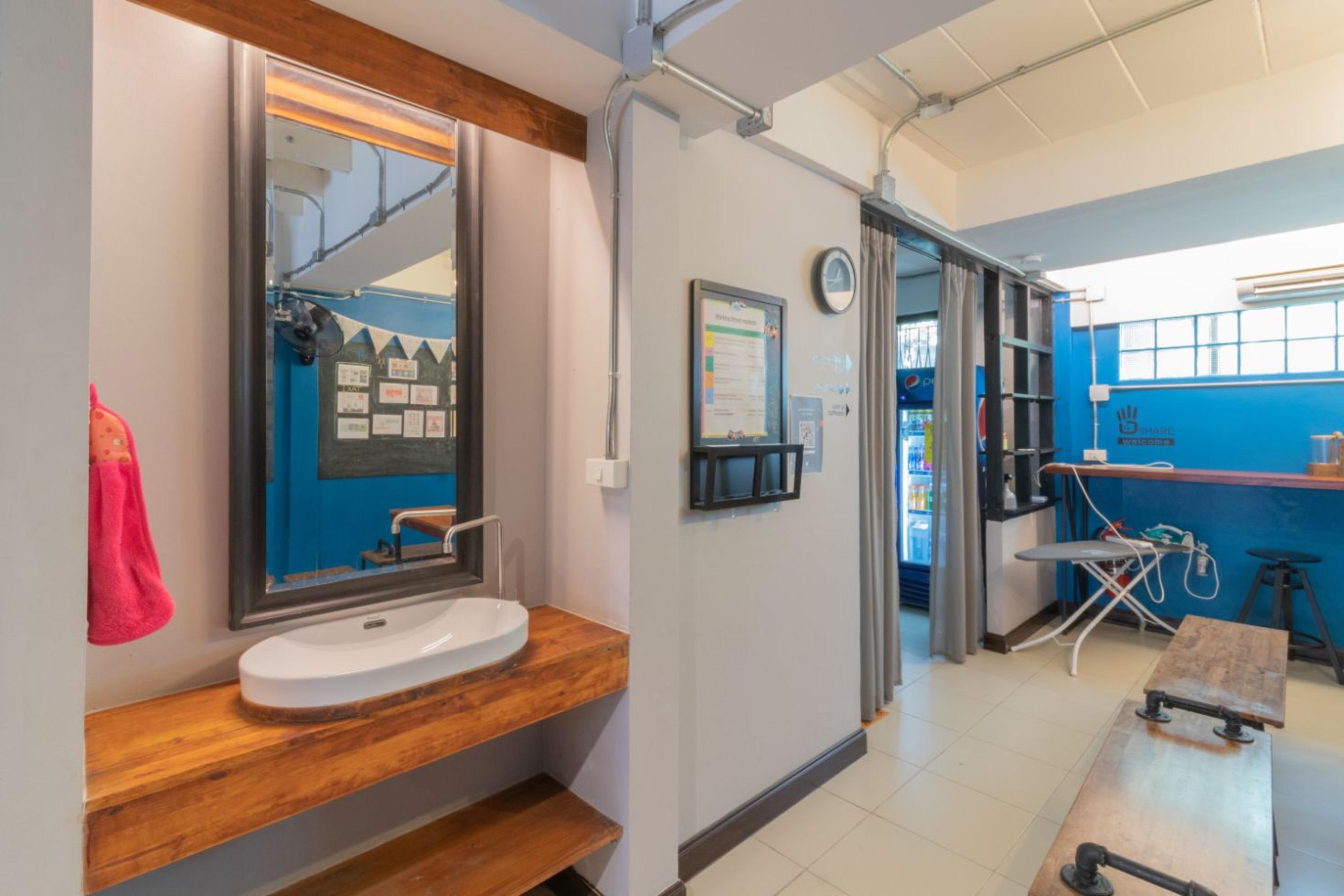 4Share Hostel (Adults Only) Bangkok Bagian luar foto
