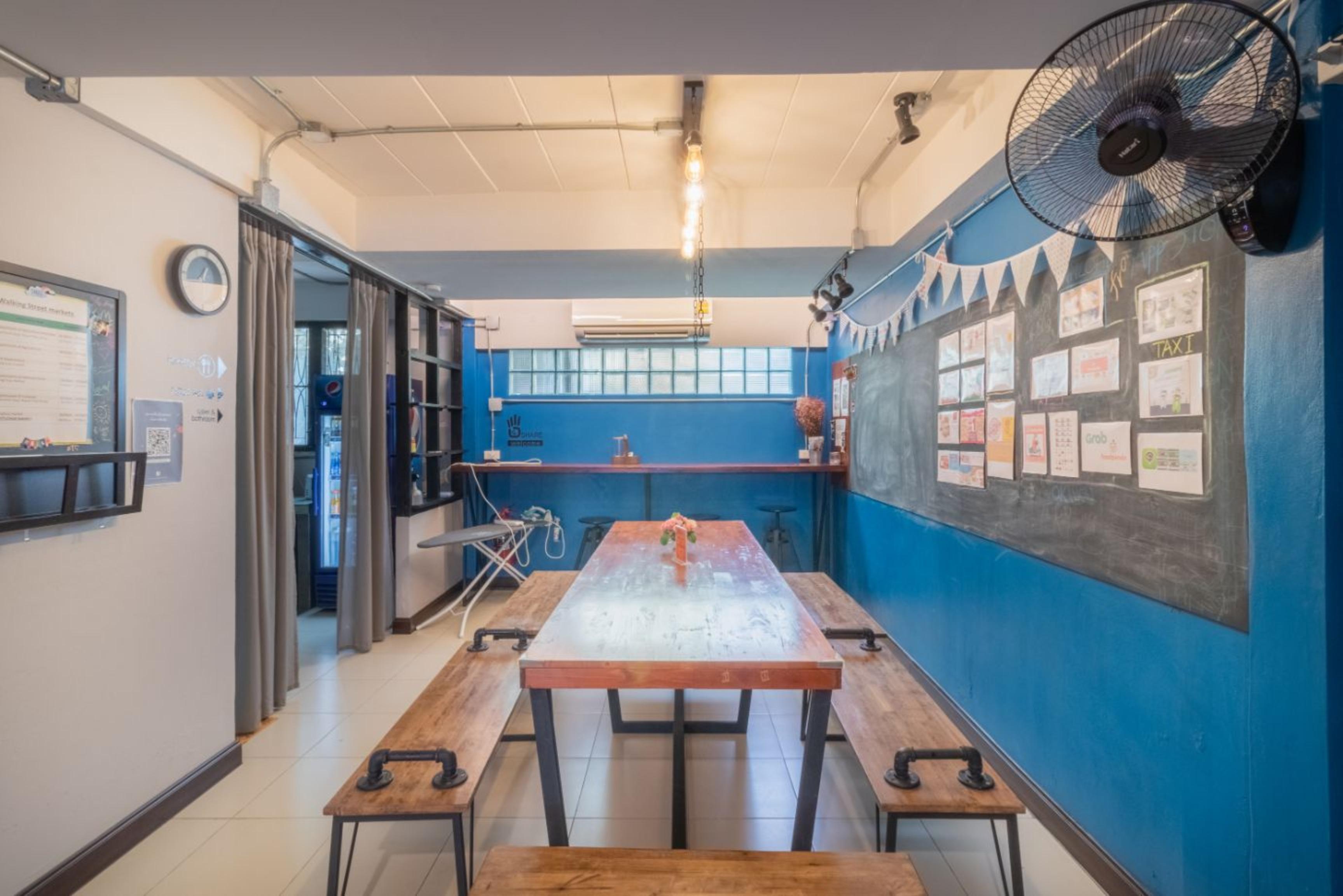 4Share Hostel (Adults Only) Bangkok Bagian luar foto